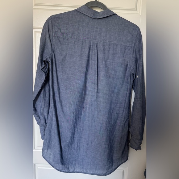 Women’s J. Crew Cotton Chambray Blue 1/2 Button-Down Shirt - Picture 3 of 6